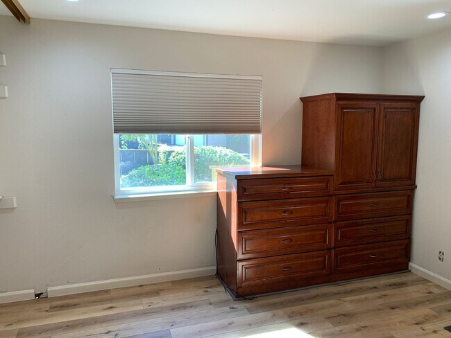 Building Photo - Welcome home!  1 Bedroom/ 1 Bath Condo