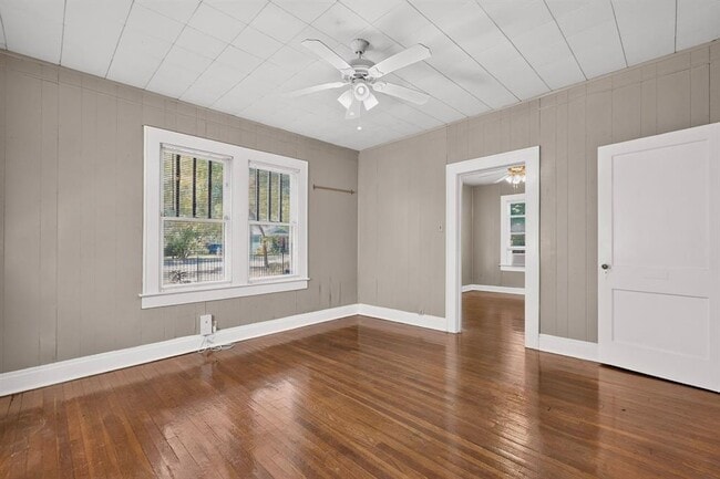 Building Photo - 4211 Avenue B
