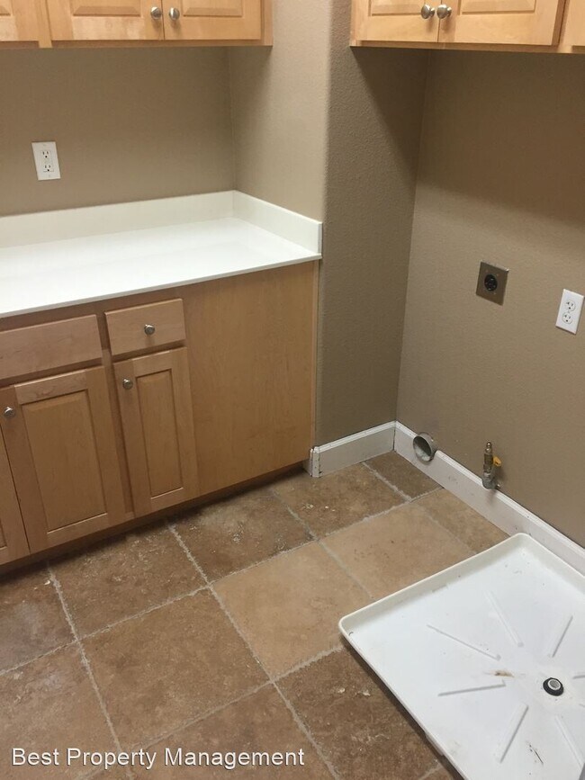 Building Photo - 5 br, 4 bath House - 337 Foothill Drive