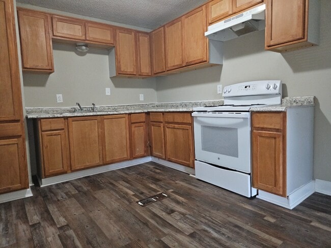 Building Photo - 2407 Medaris Rd NW