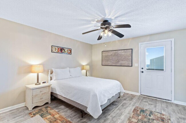 Building Photo - 1988 W Beach Blvd