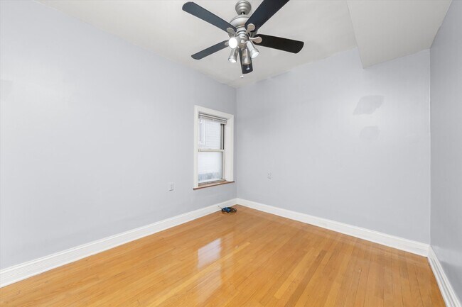 Building Photo - 2911 W Belden Ave