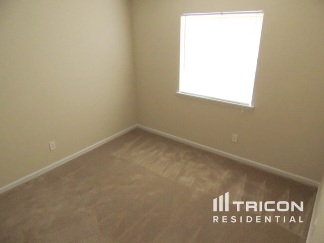 Building Photo - 1027 Mainstreet Lake Dr