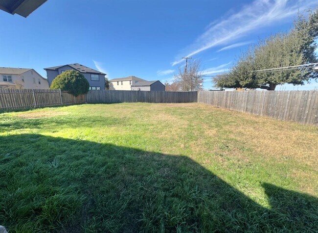 Building Photo - 110 Comal Cove