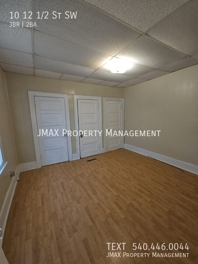 Building Photo - 10-12 1/2 12 1/2 St