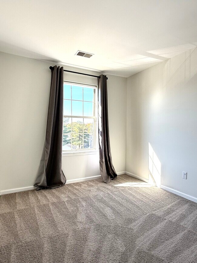 Building Photo - 1971 Darlington Loop