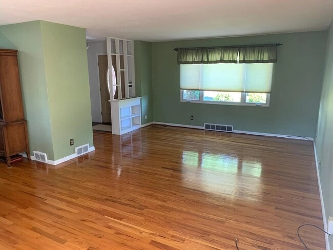 Building Photo - 3137 Belmont Ave