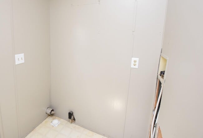 Building Photo - 2360 Tuna Ln