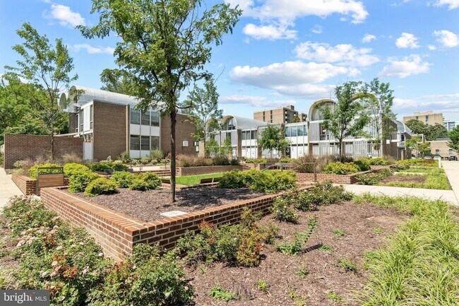 Building Photo - 1301 Delaware Ave SW