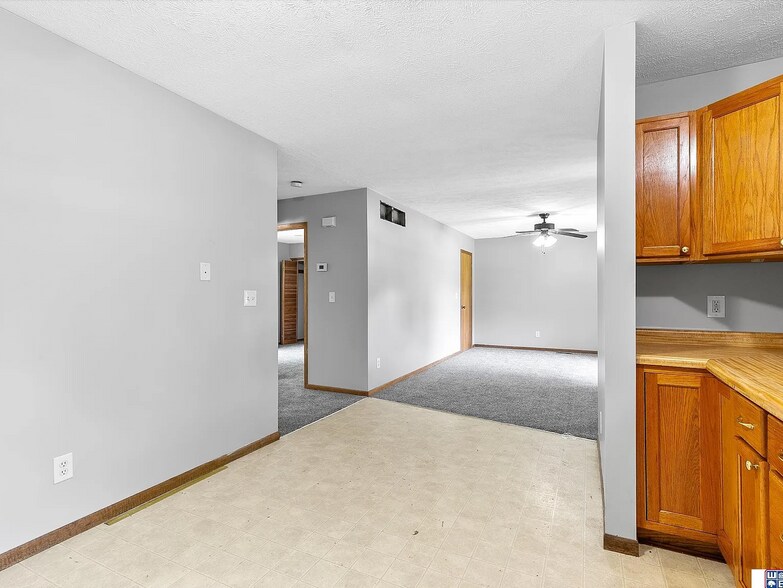 Building Photo - 706 Old Cheney Rd