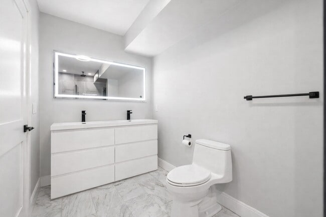 Building Photo - 113-115 Falcon St