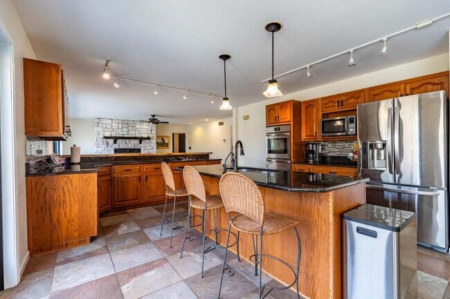 Building Photo - 9885 Belmont Ct