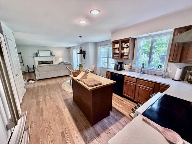 Building Photo - 2730 Wildwood Cir