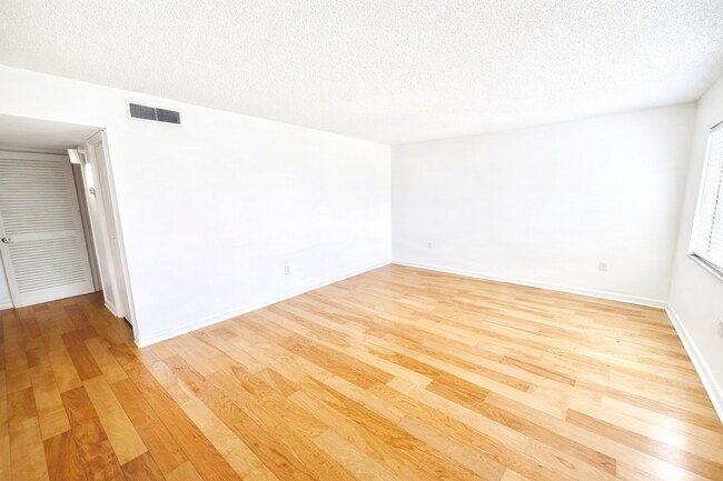 Building Photo - 2505 N Alafaya Trail