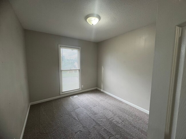 Building Photo - Single Family Home in Clarksville