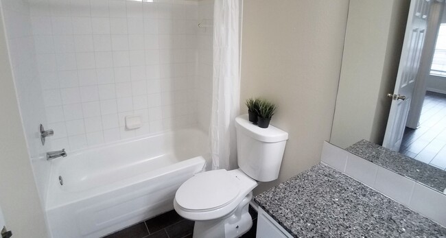 Building Photo - Gorgeous Remodeled 2/2 Floors Condo For Re...