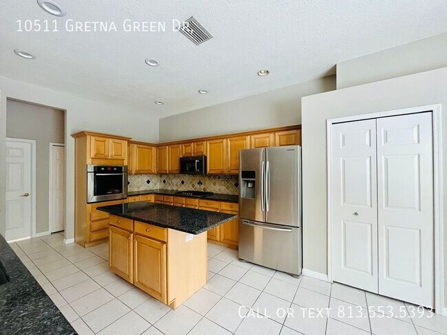 Building Photo - 10511 Gretna Grn Dr