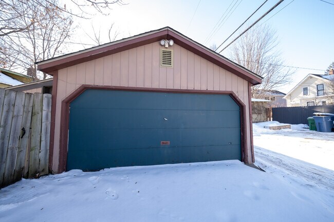 Building Photo - 3832 18th Ave S