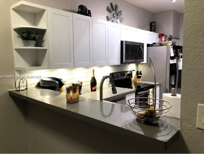 Building Photo - 4913 SW 141st Ave