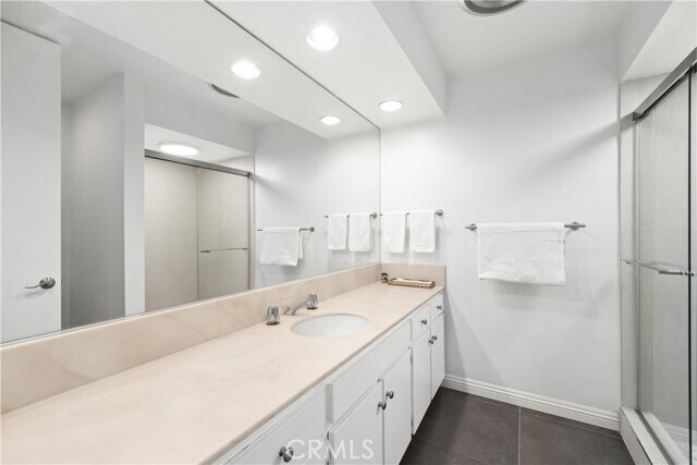 Building Photo - 141 S Linden Dr