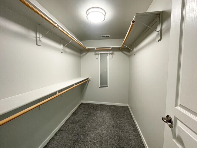 Building Photo - 11473 Baserri Dr