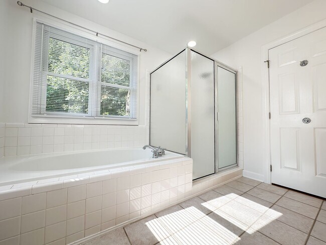 Building Photo - Cozy Oasis in Wake Forest!