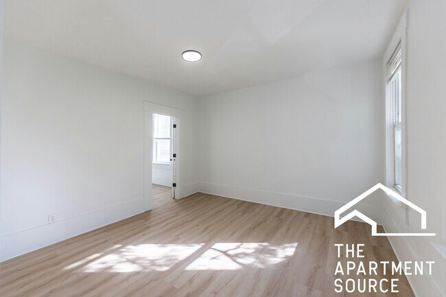 Building Photo - 2301 N Leavitt St