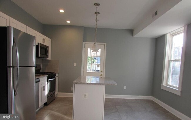 Building Photo - 2735 Chesterfield Ave