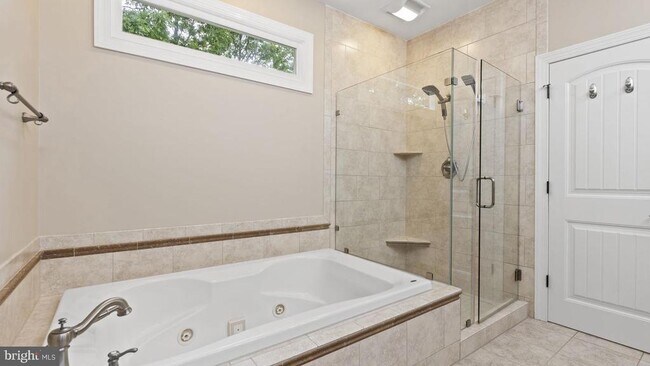 Building Photo - 10714 Kirkland Dr