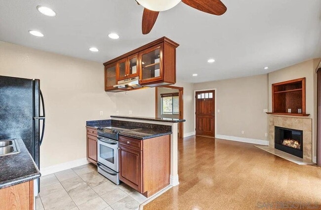 Building Photo - "Chic 1-Bedroom Retreat with Modern Comfor...