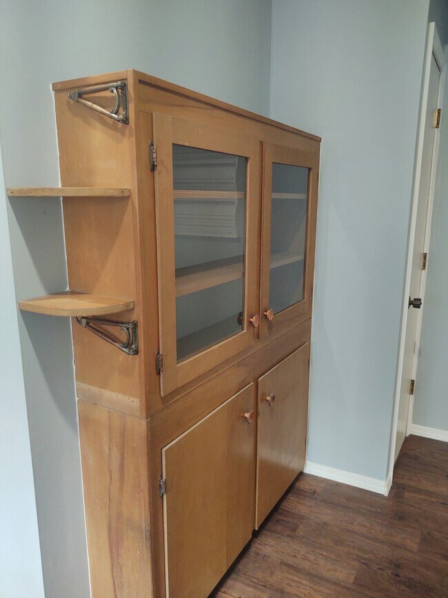 Building Photo - 719 West Faulkner Street, Unit 719