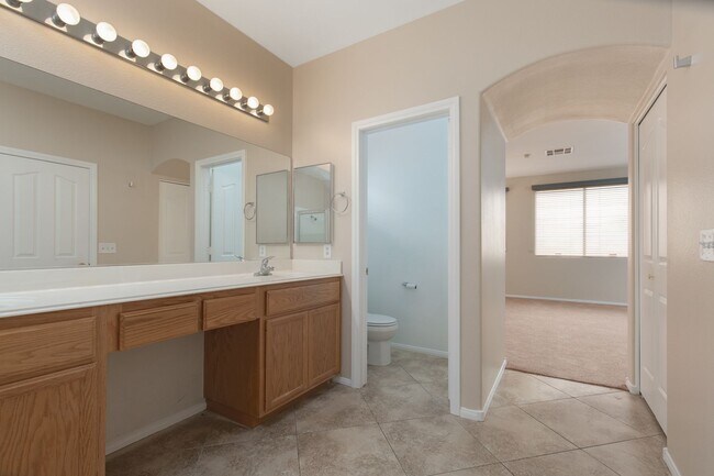 Building Photo - Enormous Silverado Ranch pool home with new paint and carpet