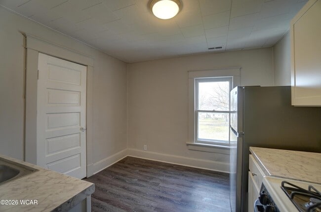 Building Photo - 1141.5 N Main St