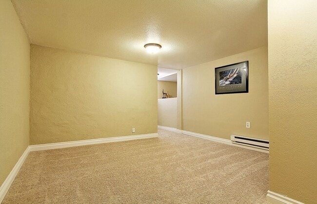 Building Photo - REST OF OCTOBER FREE >> Beautiful 4BR/2BA ...