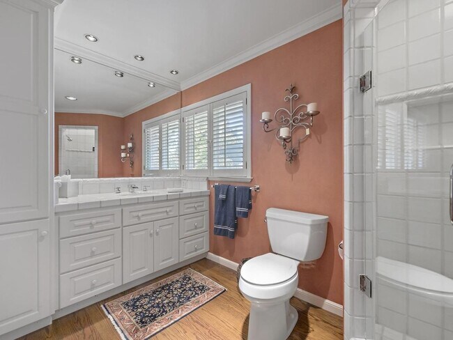 Building Photo - Pet Friendly Home Located in Highly desirable area of Menlo Park