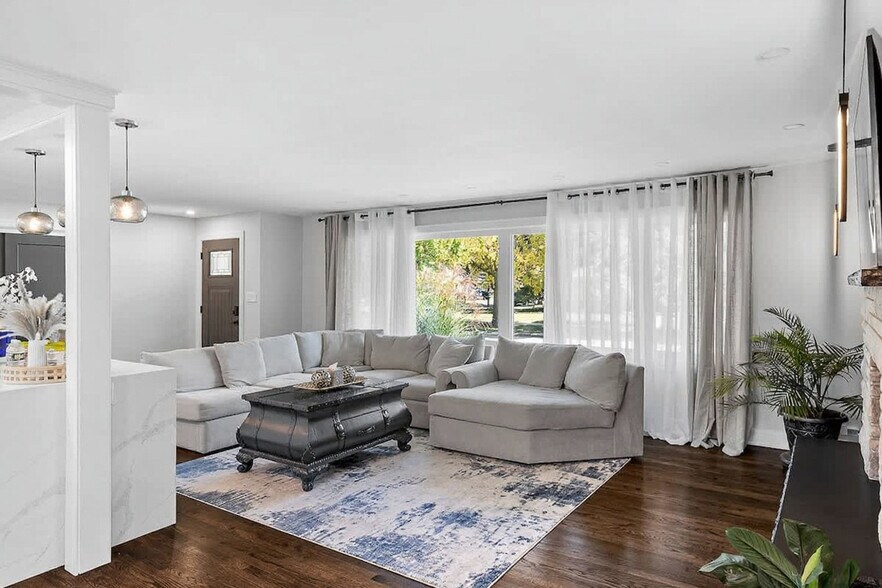 Building Photo - 7018 Le Claire Ave