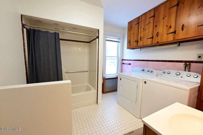 Building Photo - 11 Brayton St