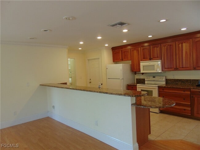 Building Photo - 713 Caloosa Estates Dr