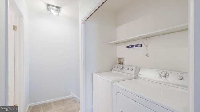 Building Photo - 211 Mews Dr