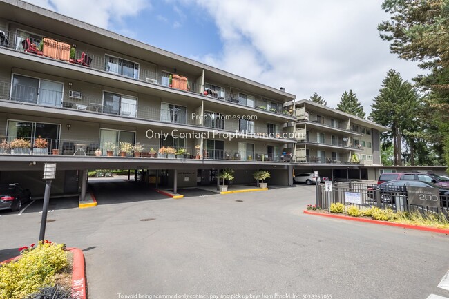 Building Photo - Wonderful Two Bedroom Luxury Condo In Lake...