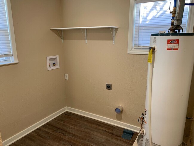 Building Photo - Completely Remodeled 3 bed house!