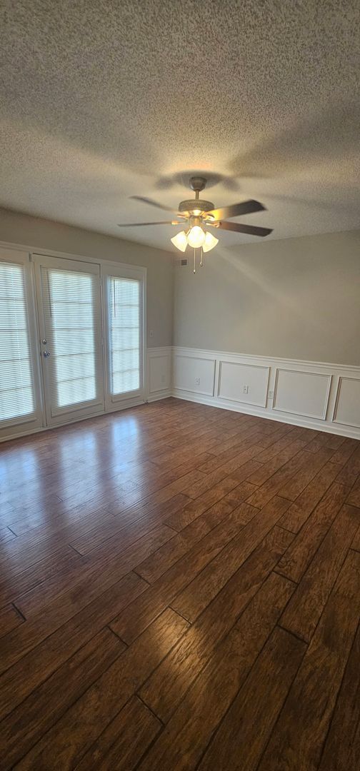 Building Photo - Stop Looking, Start Living!! Apply today