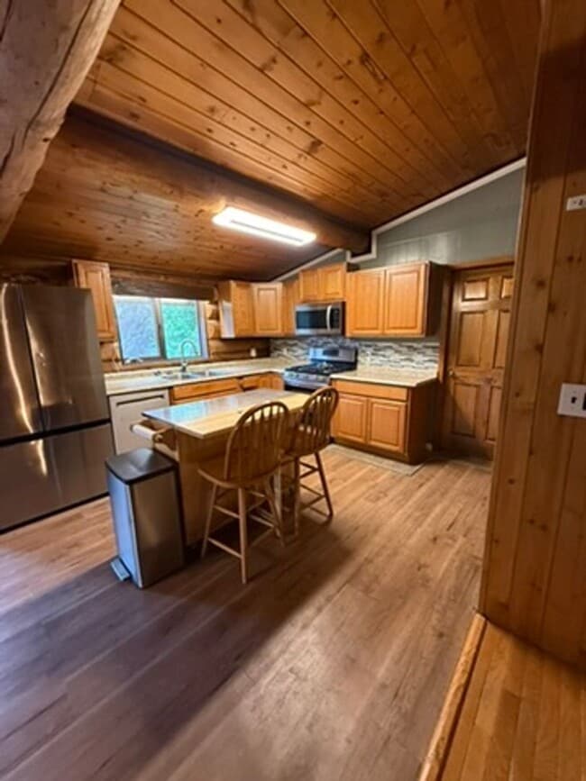 Building Photo - Spacious Pet-Friendly Home with Fireplace, Garage & Huge Deck Near Fairbanks