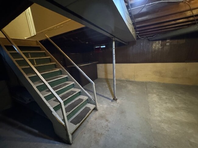 Building Photo - 739 Sherman Ave