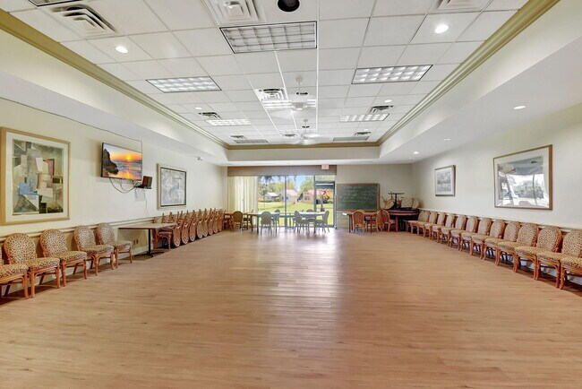 Building Photo - 2925 Riviera Dr