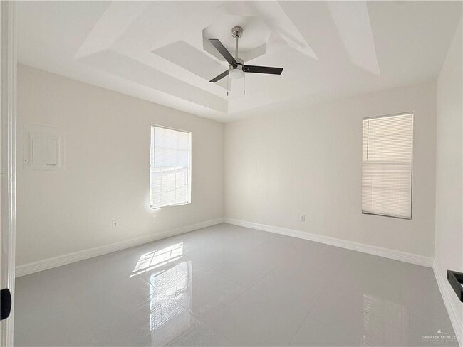 Building Photo - 12 South Dr