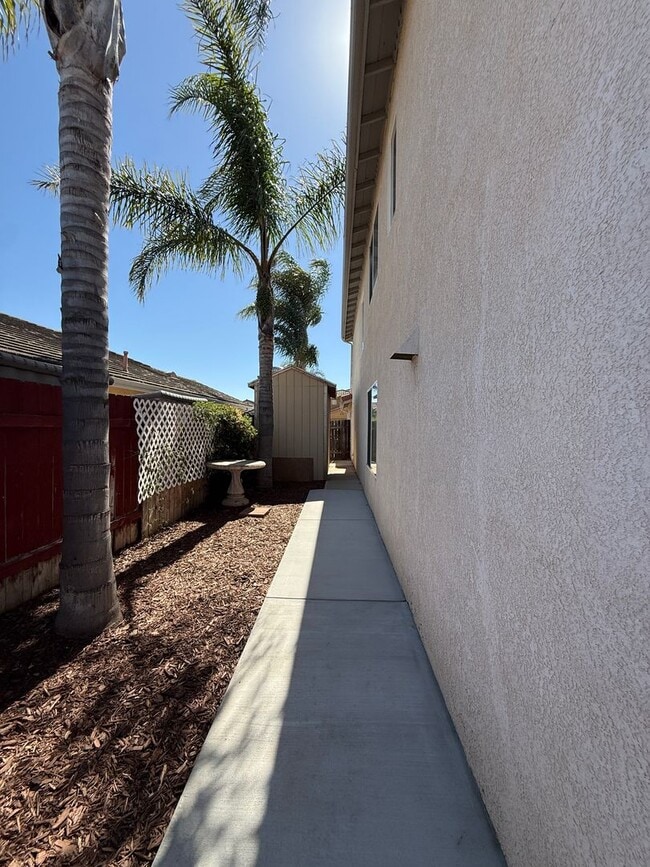 Building Photo - Beautiful River Oaks Large Two Story Home With Three Car Garage