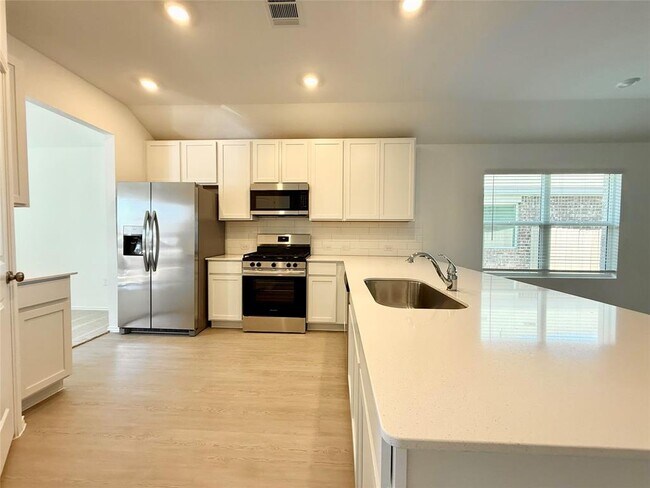 Building Photo - 113 Imola St