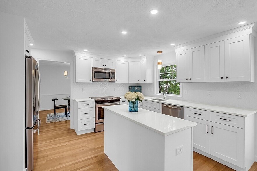 Building Photo - 8 Lantern Ln