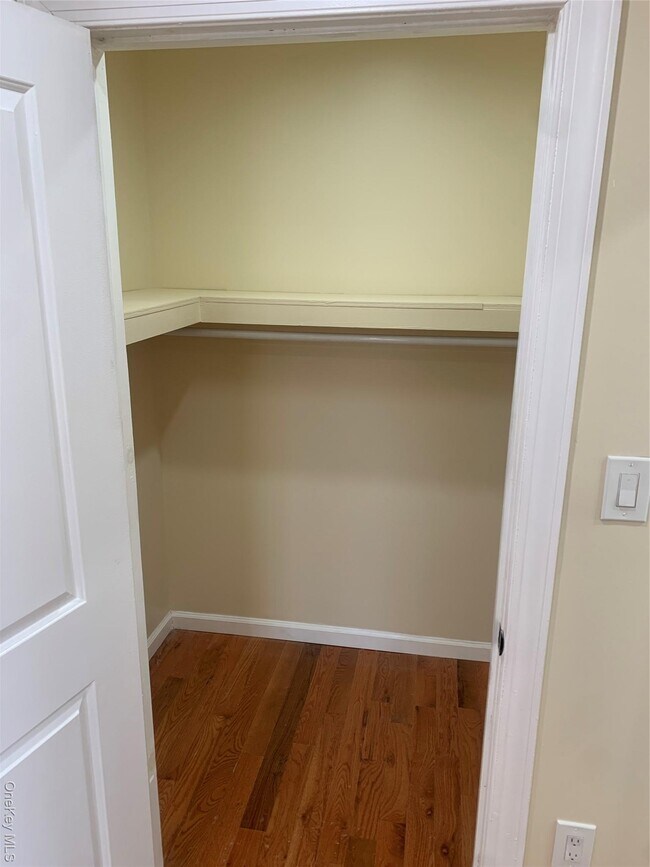 Building Photo - 172-19 144th Rd